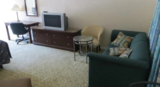 Royal Inn, Забронировать Мини-отель Дейтона-Бич Daytona Beach Area, рядом с Теннисный центр City Island