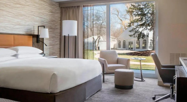 Номер Standard Lincolnshire Marriott Resort