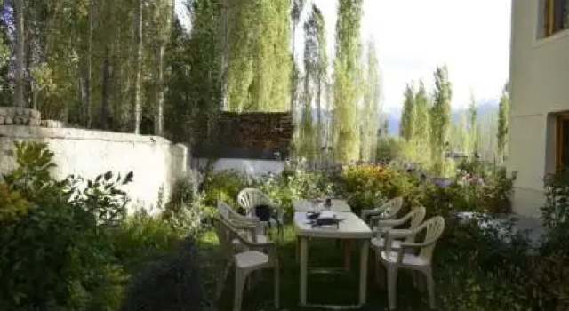 Yarol Guest House