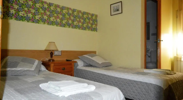 Hostal El Kanguro, Book Hotel Hotels in Aragon with Parking, Parking