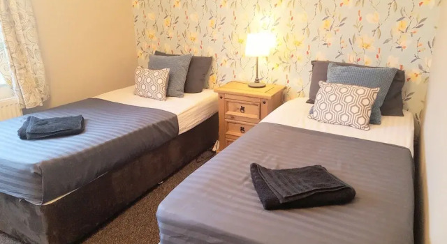 Dragon - Queen Vic House 2 Bedroom Home, 预订 公寓 Airdrie 拉纳克郡