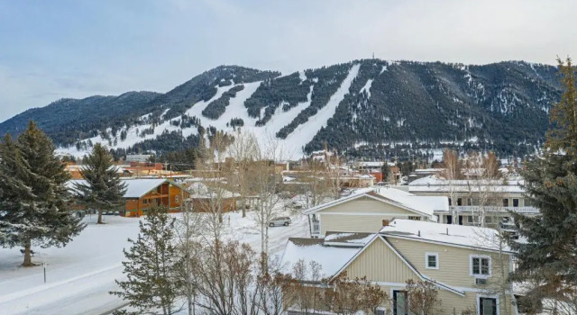 Четырёхместный номер Standard Miller Park Lodge