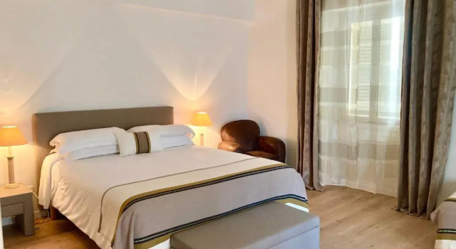 Полулюкс Hotel la Caravelle
