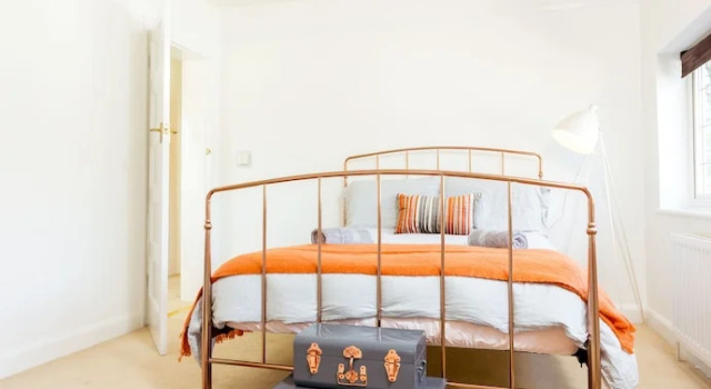 Коттедж The Queen Edith Place - Lovely 6BDR Home in Secluded Neighbourhood