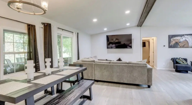 Riverfront Home w/ Porches & Views in Cotter!, Varaa Lomakoti Cotter 