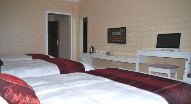 Yining Huarui Business Hotel, Book Hotel Hoteller i Yining med parkering, Parkering