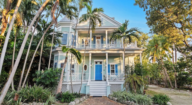 Beachfront Villa at Islamorada BY THE GLAMHOMES, Забронировать Вилла Отели Айламорада с бассейном, Бассейн