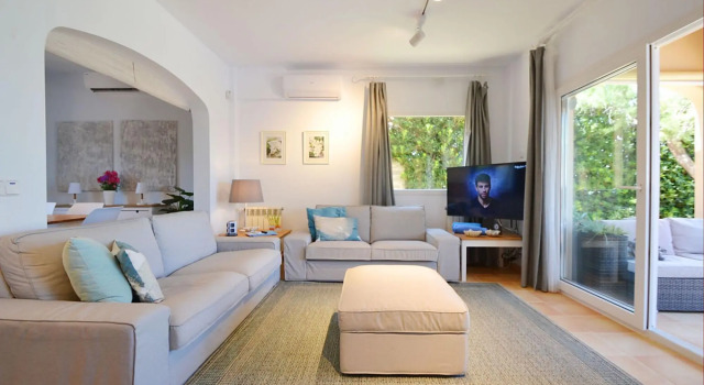 Fun, connected holiday home just 200m from wide sandy beach on Mallorca, Foglalás Szálloda Arta Mallorca