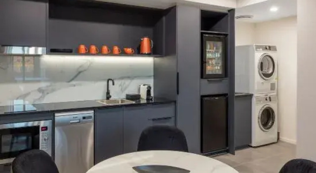 Апартаменты Executive Deco Hotel Canberra