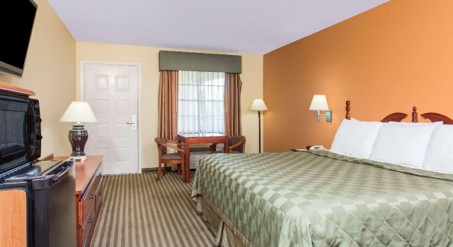 Двухместный номер Standard Days Inn by Wyndham Orange