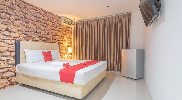 Номер Standard RedDoorz Plus near Sepinggan Airport 3 Balikpapan