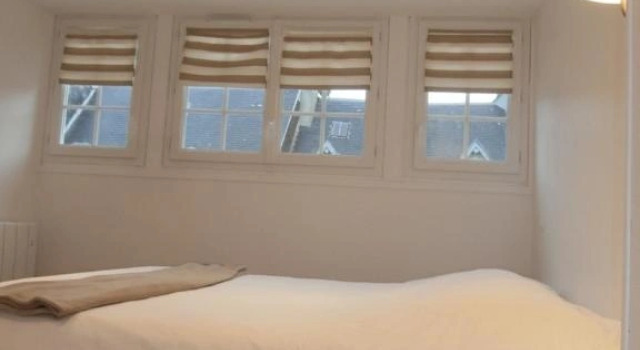 Au Claire De Lune, Book Hotel Hoteller i Upper Normandy med parkering, Parkering