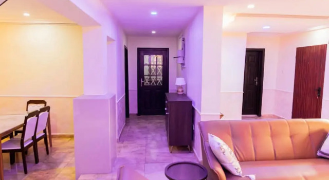 Captivating 3-bed Apartment in Lagos, Prenota Appartamento Hotel a Eti-Osa con parcheggio, Parcheggio