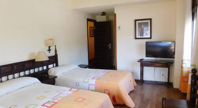 Трёхместный номер Standard с балконом и с красивым видом из окна Hotel Restaurante Las Galias