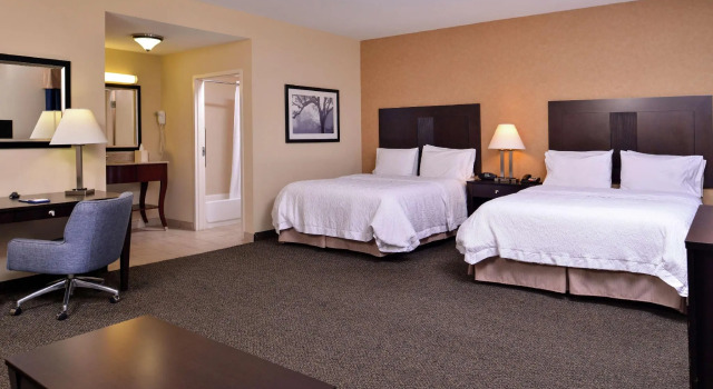 Четырёхместная студия Hampton Inn & Suites Woodward