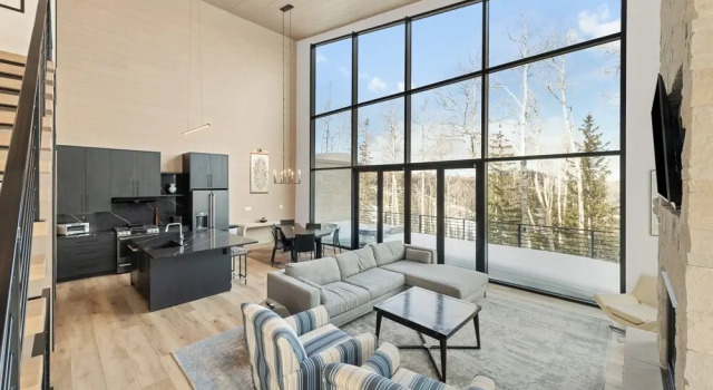 Modern Ski-in/out Home in Brian Head w/ Deck, Rezerwuj Hotel Hotele w Iron County z parkingiem, Parking