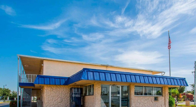 Четырёхместный номер Standard Rodeway Inn Fort Pierce I-95