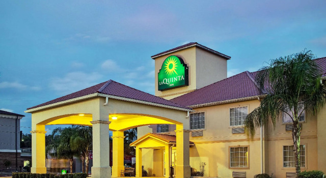 Кровать в общем номере La Quinta by Wyndham Morgan City