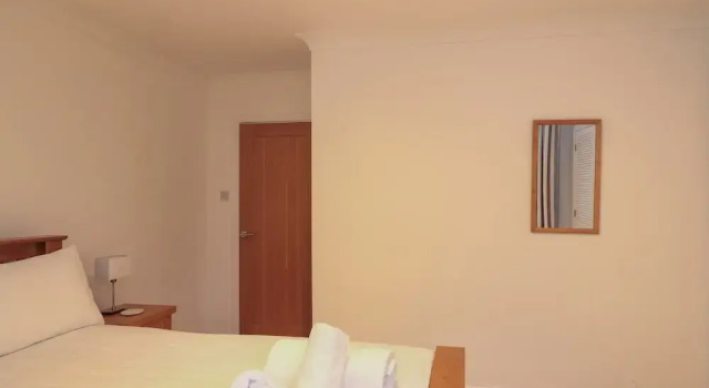 3 Hamstone Court