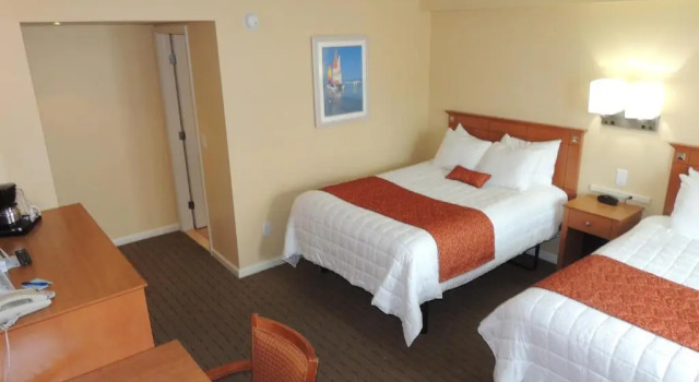 Четырёхместный номер Standard Fleur de Lis Beach Motel