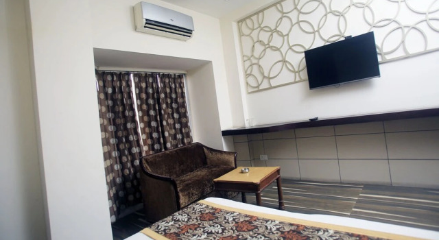 OYO 16806 Hotel Mansar, Забронировать Отель Отели Джамму 3 звезды, 3*