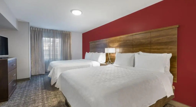 Четырёхместный номер Standard c 1 комнатой Staybridge Suites Anchorage by IHG