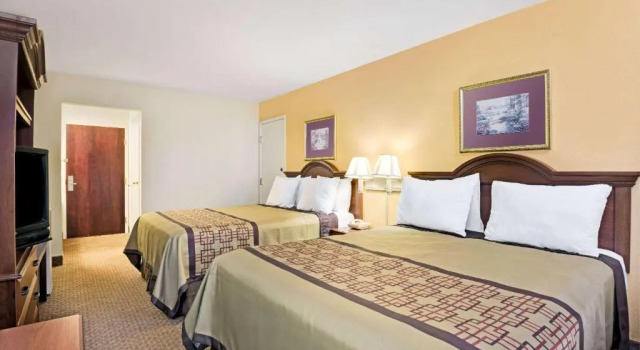 Номер Deluxe Days Inn & Suites by Wyndham Siler City