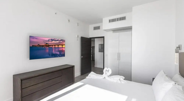 Upscale Modern 4 Bedroom Condos on the Beach, Book Hotel Hollywood Panhandle Florida