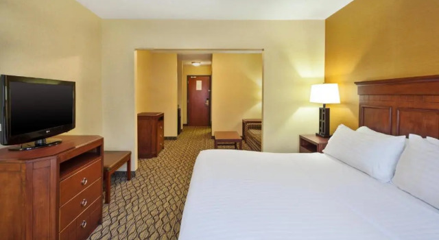 Люкс Holiday Inn Express Hotel & Suites - Belleville Area by IHG
