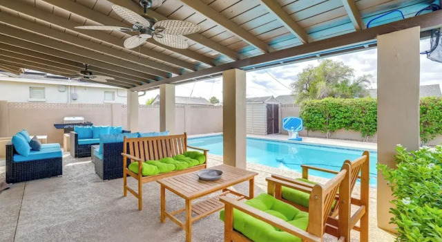 Коттедж 3 Mi to Old Town: Modern Oasis in Scottsdale!