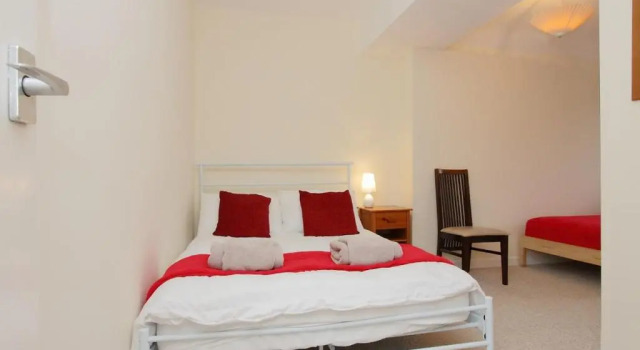 Large Cosy House Ideal for Corporate Lets, Book Hotel Hoteller i Andover med parkering, Parkering