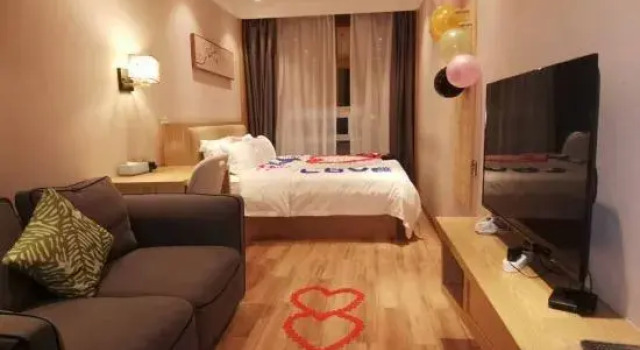 Люкс c 1 комнатой Couple Expert Boutique Hotel (Dongmen Old Street Station)