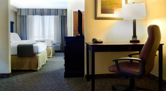 Четырёхместный люкс Holiday Inn Express & Suites Irving Conv Ctr - Las Colinas by IHG