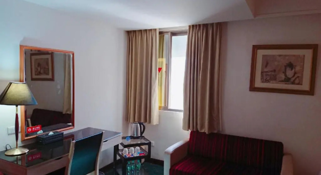 Номер Deluxe 高第商旅 Gaudi Hotel