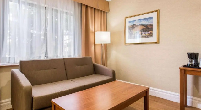 Двухместный полулюкс Quality Inn & Suites