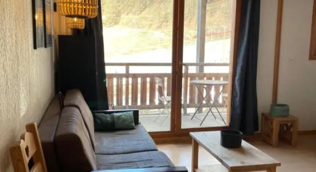 Front Neige 1800, Cosy 4-6p, Parking Couvert, Забронировать Отель Отели Лез-Ор с парковкой, рядом с Горнолыжный подъемник Риу Сек, Парковка