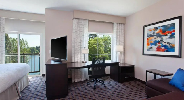 Студия с балконом Residence Inn by Marriott Seattle Sea-Tac Airport