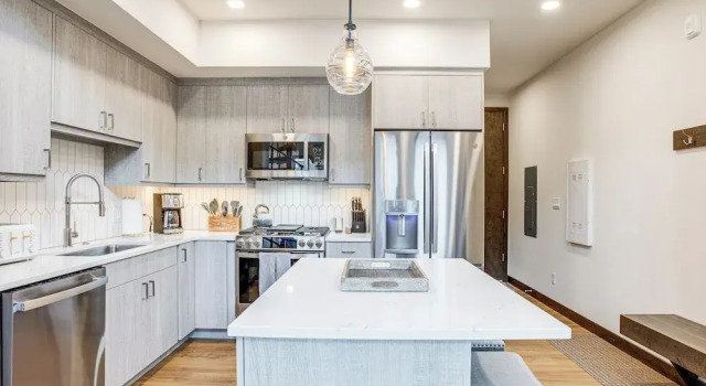 Walk to Cooper Creek Square: Condo w/ Hot Tub!, Забронировать Апартаменты/квартира Апартаменты Винтер Парка, рядом с Body Kneads Massage and Pilates, Апартаменты/квартира