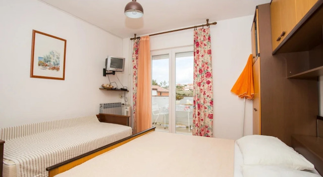 Apartments Marija, Prenota Appartamento Hotel a Isole Quarnerine con parcheggio, Parcheggio