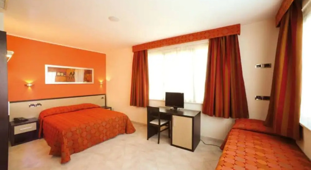 Трёхместный номер Standard Hotel Cristina