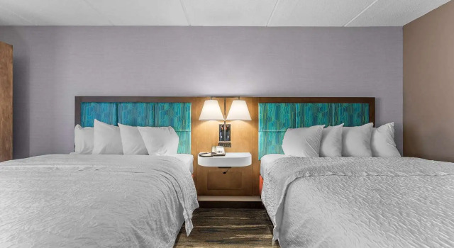 Четырёхместный номер Standard Hampton Inn Cleveland-Westlake