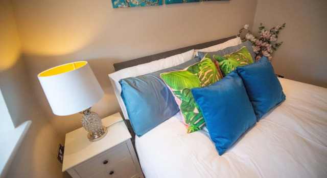 Luxury Central Reading Apartment 1 bed. Satellite TV. Wi-Fi, Varaa Huoneisto Asunnot kohteessa Merseyside, Huoneisto