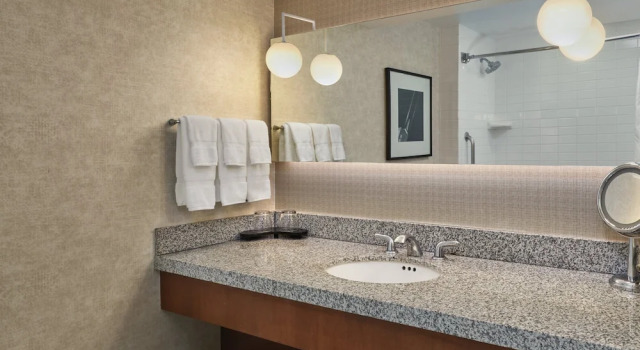 Четырёхместный номер Standard Loews Hollywood Hotel