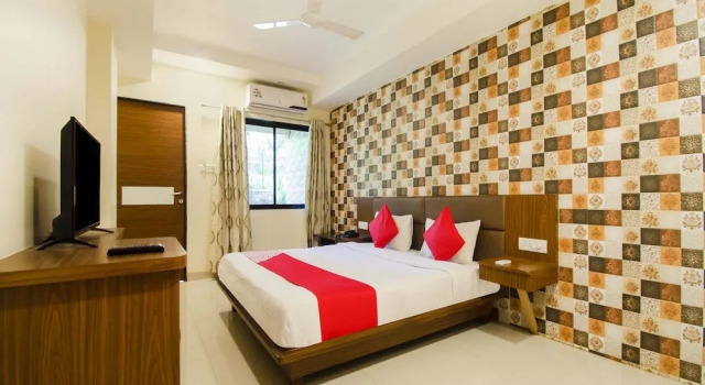 OYO Flagship 36881 Hotel Lion's Den, Забронировать Отель Отели штата Махараштры 3 звезды, 3*
