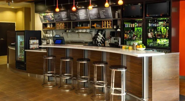 Кровать в общем номере Courtyard by Marriott Lexington Keeneland/Airport