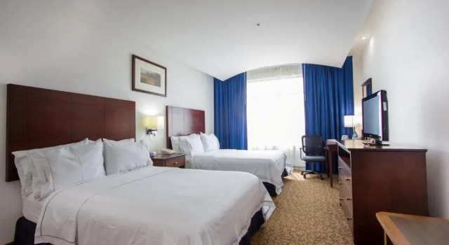 Четырёхместный номер Standard Holiday Inn Express Nuevo Laredo by IHG