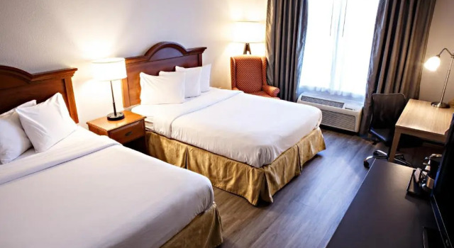 Четырёхместный номер Standard Country Inn & Suites by Radisson, Harrisburg West Mechanicsburg