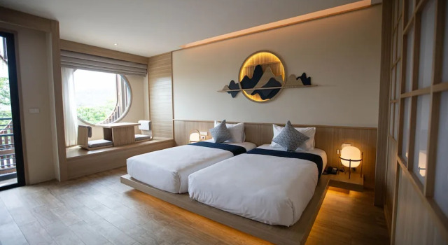 Двухместный номер Superior с видом на озеро The Arch Phuket Hotel