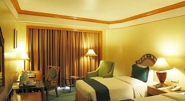 Номер Executive Century Park Hotel