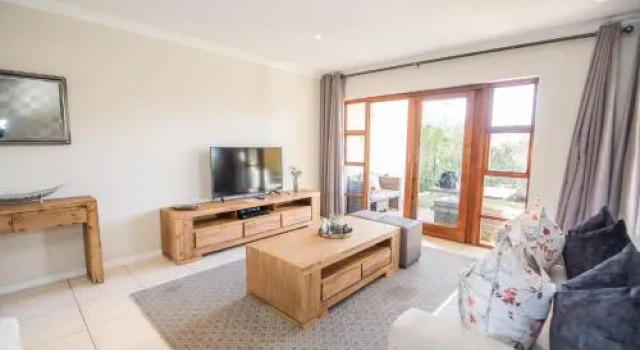 Plettenberg Bay Unit 6 Whale Rock Gardens Apartment with Backup Power, Забронировать Апартаменты/квартира Апартаменты Плеттенберг-Бей, Апартаменты/квартира